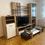 City Home- Business Apartment, Private Parking Free