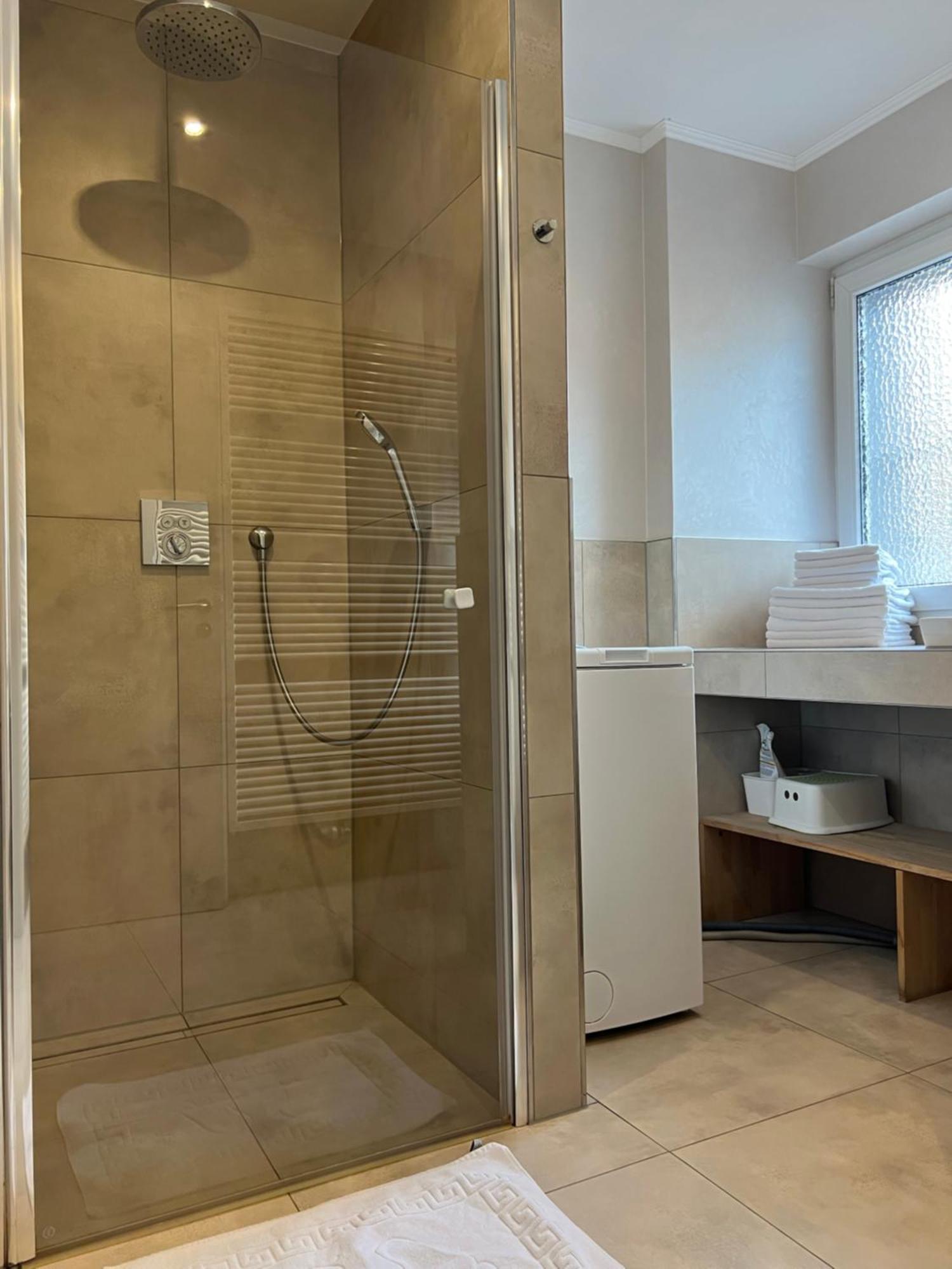 Home- Business Apartment, Private Parking Free Apartment